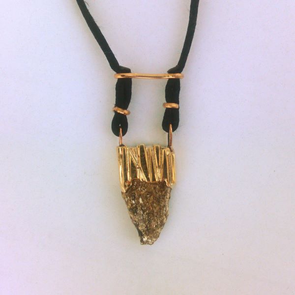 collier bronze et pierre de mica