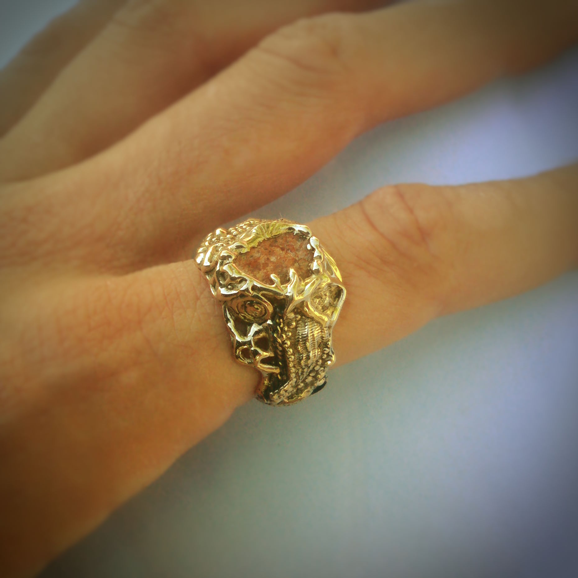 bague bronze motifs marins et pierre rouge