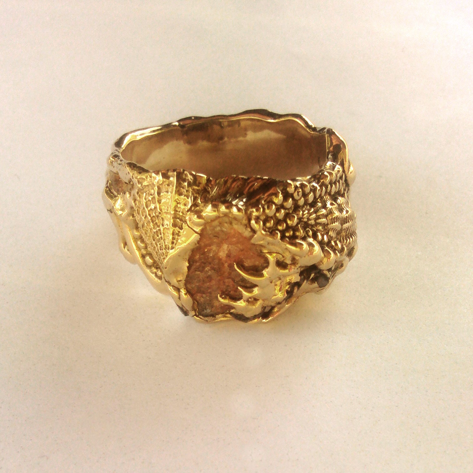 bague bronze motifs marins et pierre rouge