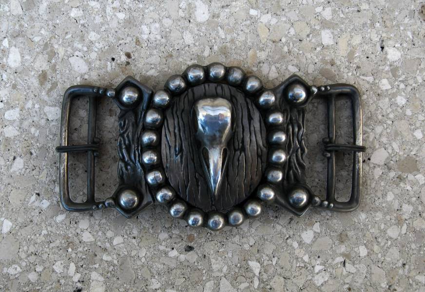 boucle de ceinturon noire à crâne de corbeau