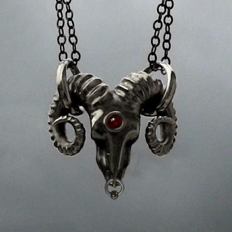 collier crâne de bélier bronze blanc